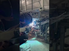 Profesyonel işçiler, rotomould'larda cilalama, kaynaklama, montaj